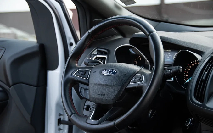 Ford Kuga cena 69990 przebieg: 93000, rok produkcji 2018 z Nowe Warpno małe 631